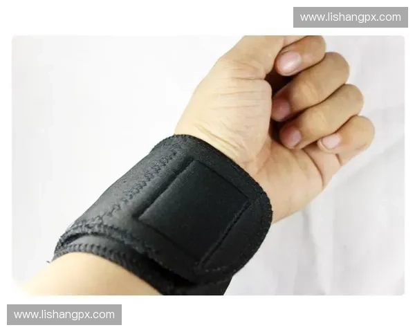 运动护腕的选择与使用技巧 如何提升运动表现与保护关节健康