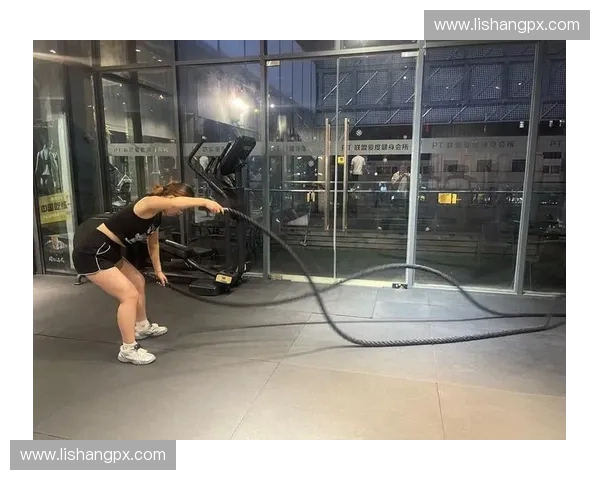 战绳训练全解析:提升力量、耐力与协调性的多维锻炼方法 战绳训练全解析:提升力量、耐力与协调性的多维锻炼方法